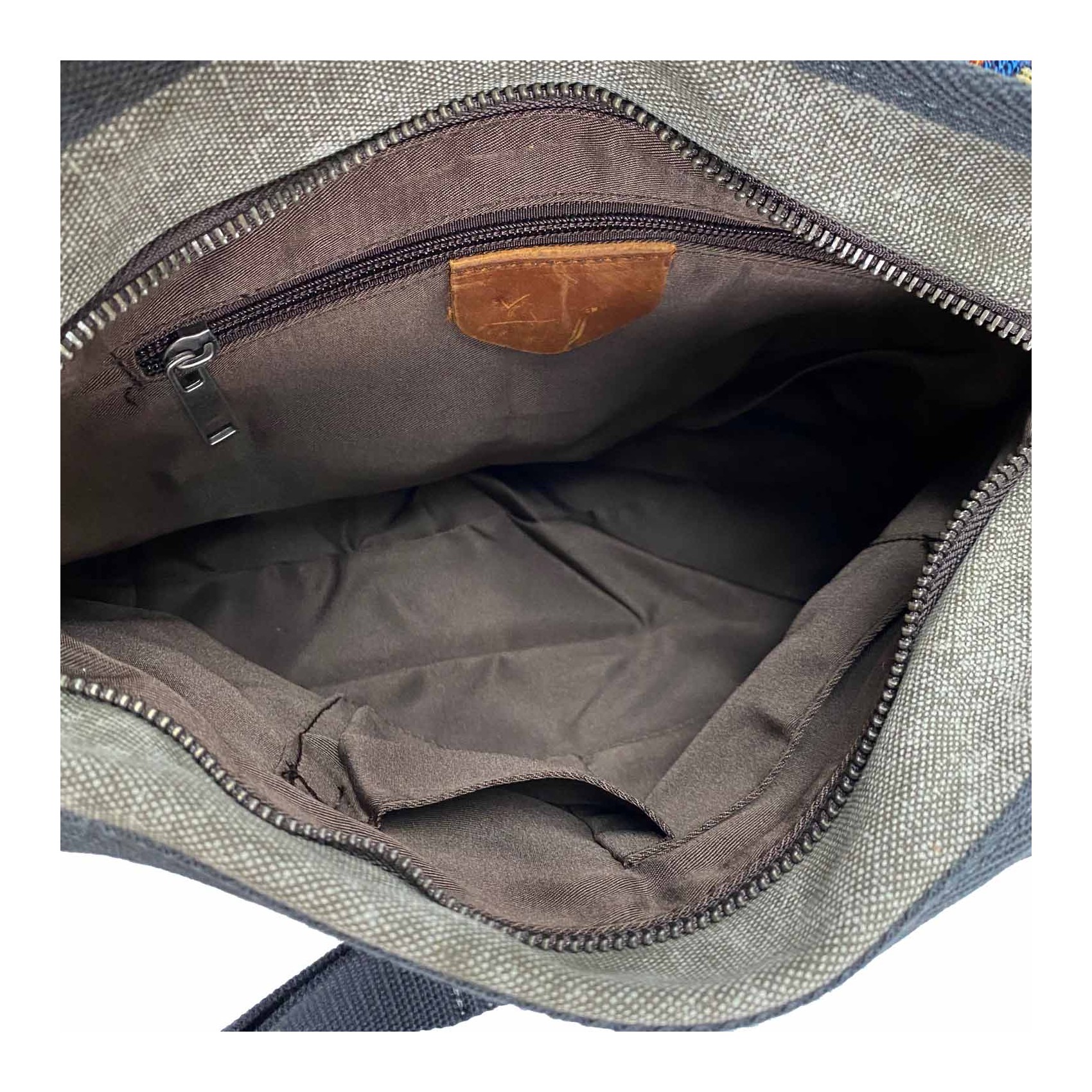 Женская сумка через плечо Aeon с орнаментом хаки