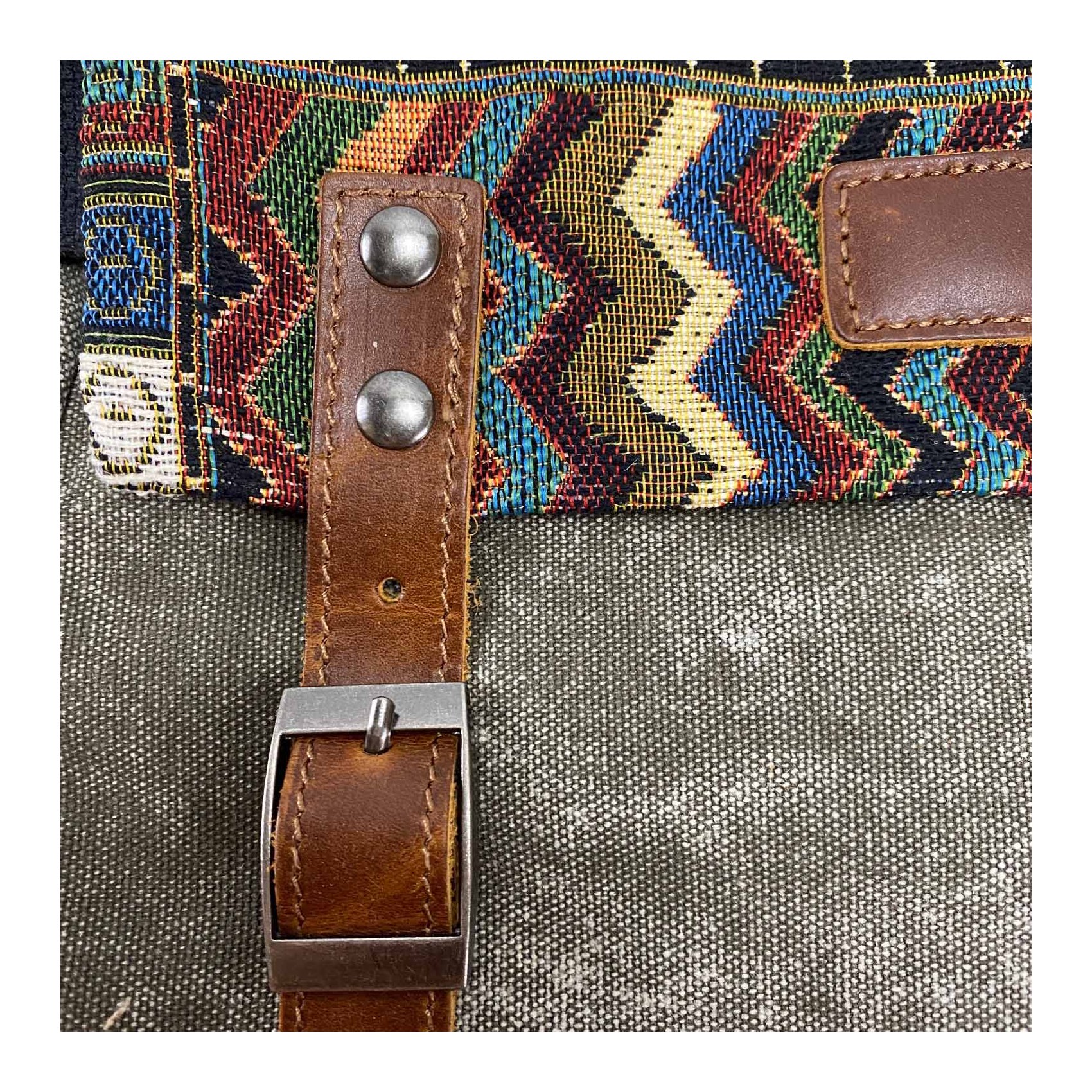 Женская сумка через плечо Aeon с орнаментом хаки