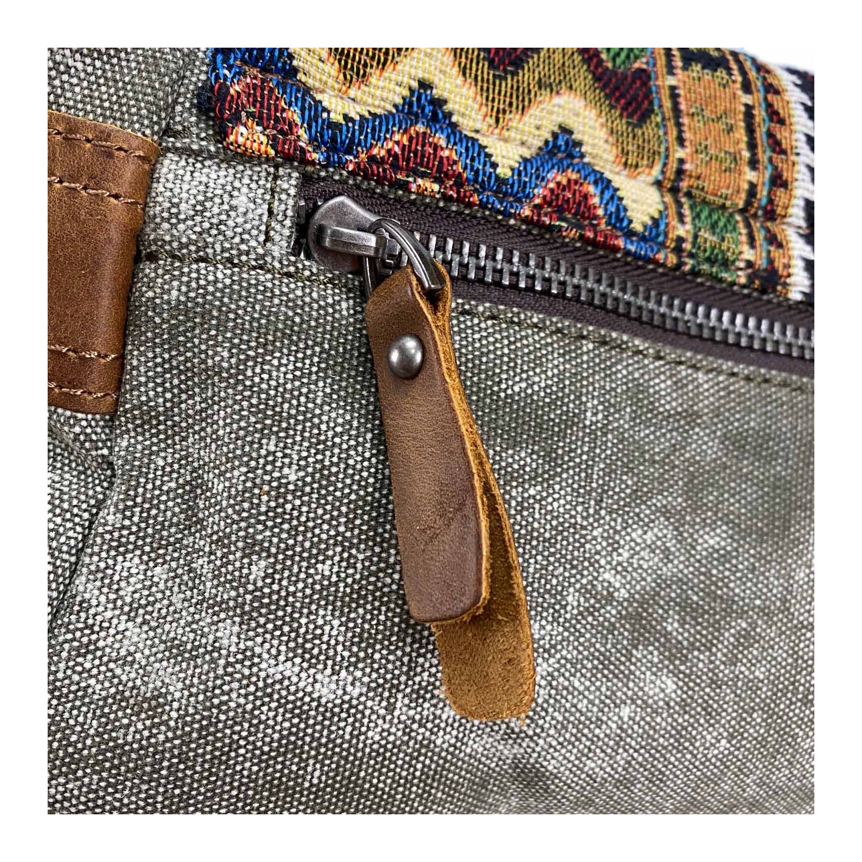 Женская сумка через плечо Aeon с орнаментом хаки