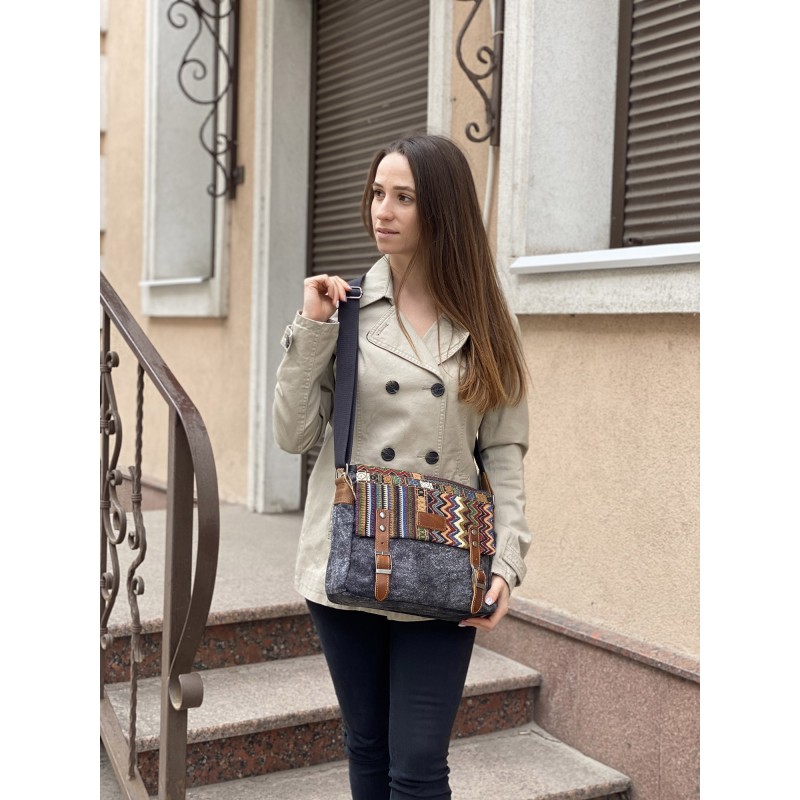 Жіноча сумка через плече Aeon з орнаментом графітова - 4 фото