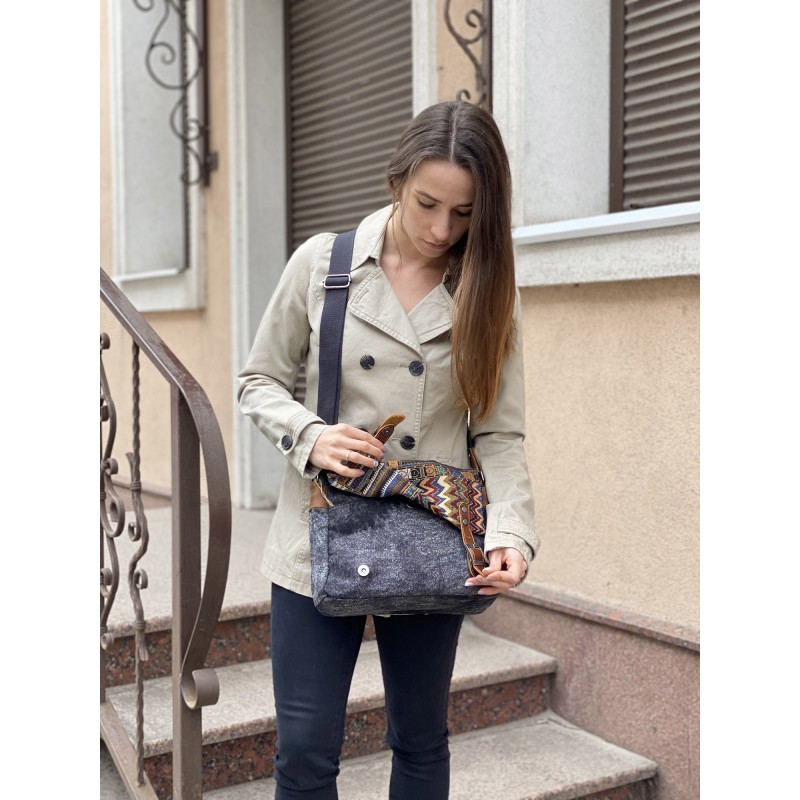 Женская сумка через плечо Aeon с орнаментом графитовая - 6 фото