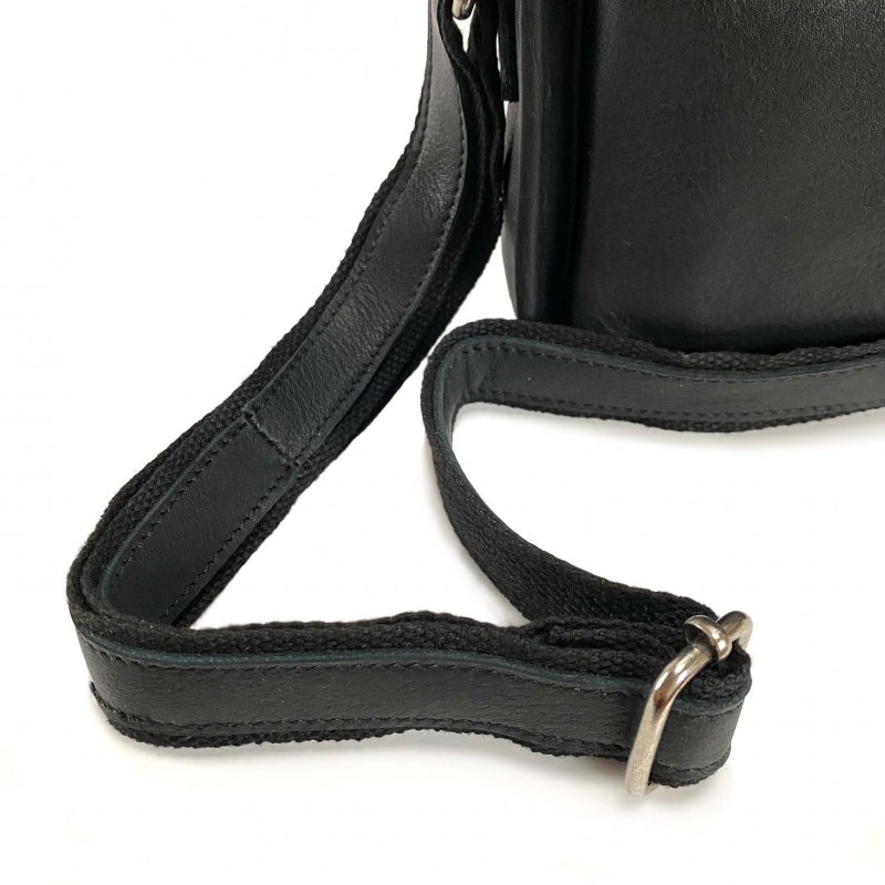 Мужская кожаная сумка Brandon через плечо черная - 10 фото