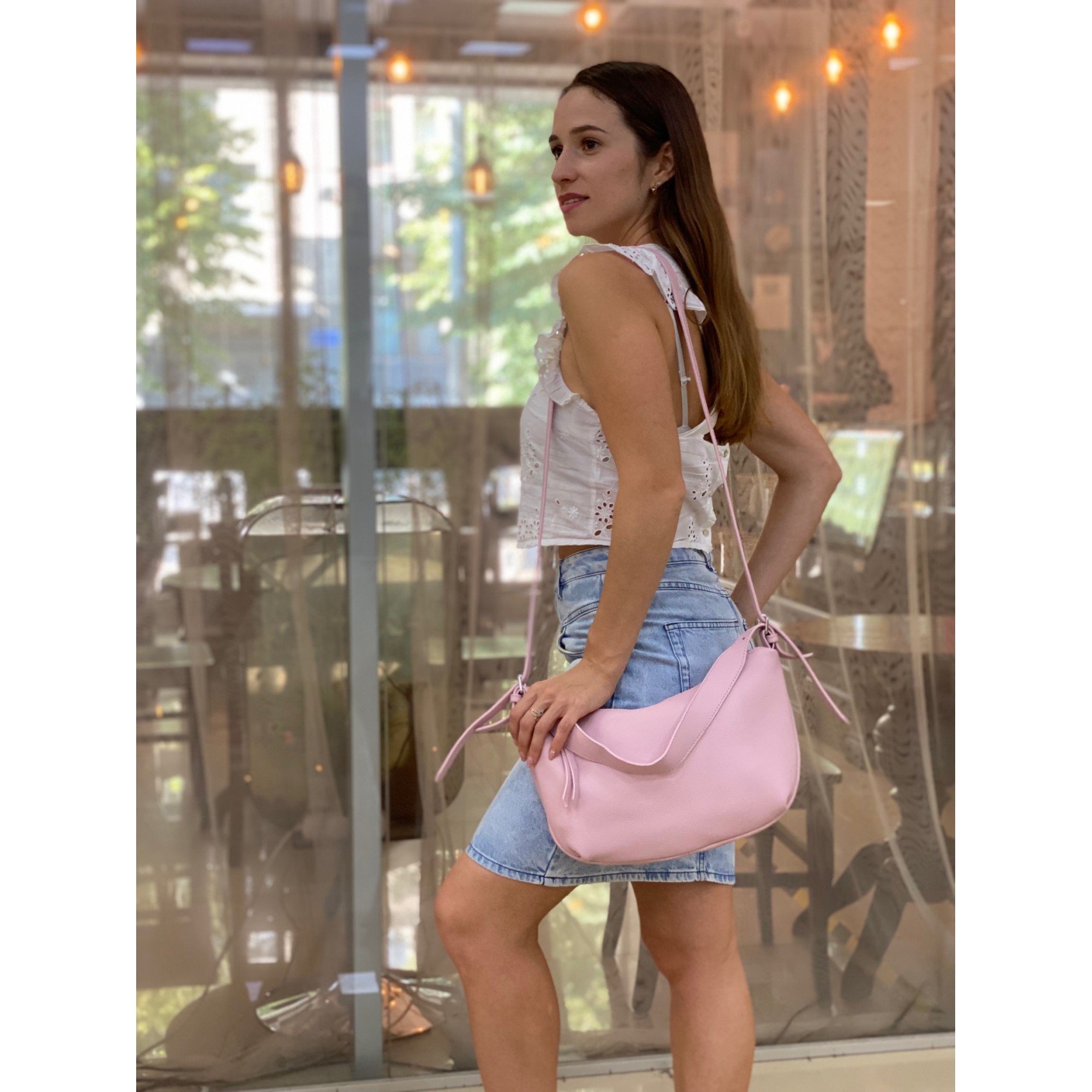 Женская кожаная сумка хобо Monica розовая пудра