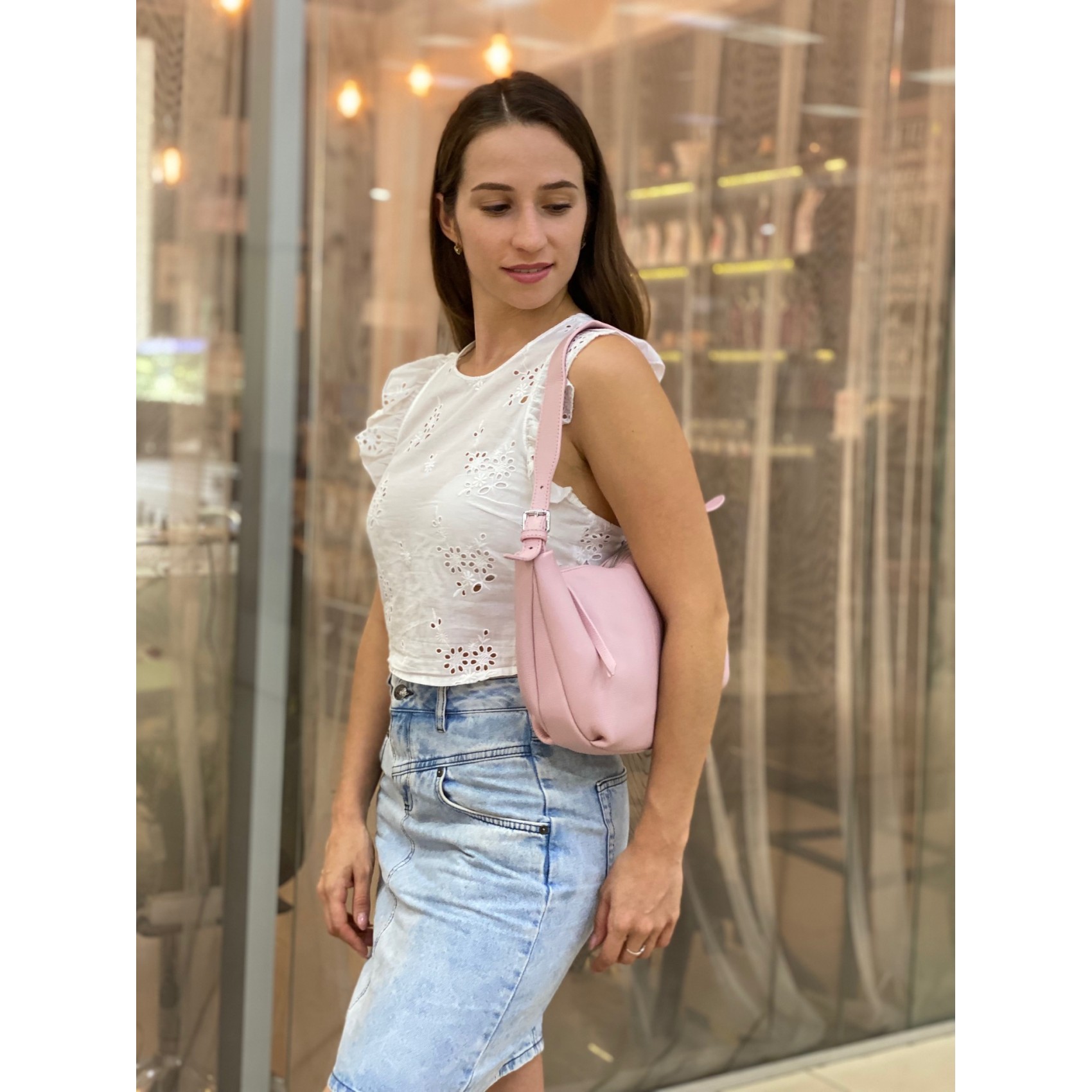 Женская кожаная сумка хобо Monica розовая пудра