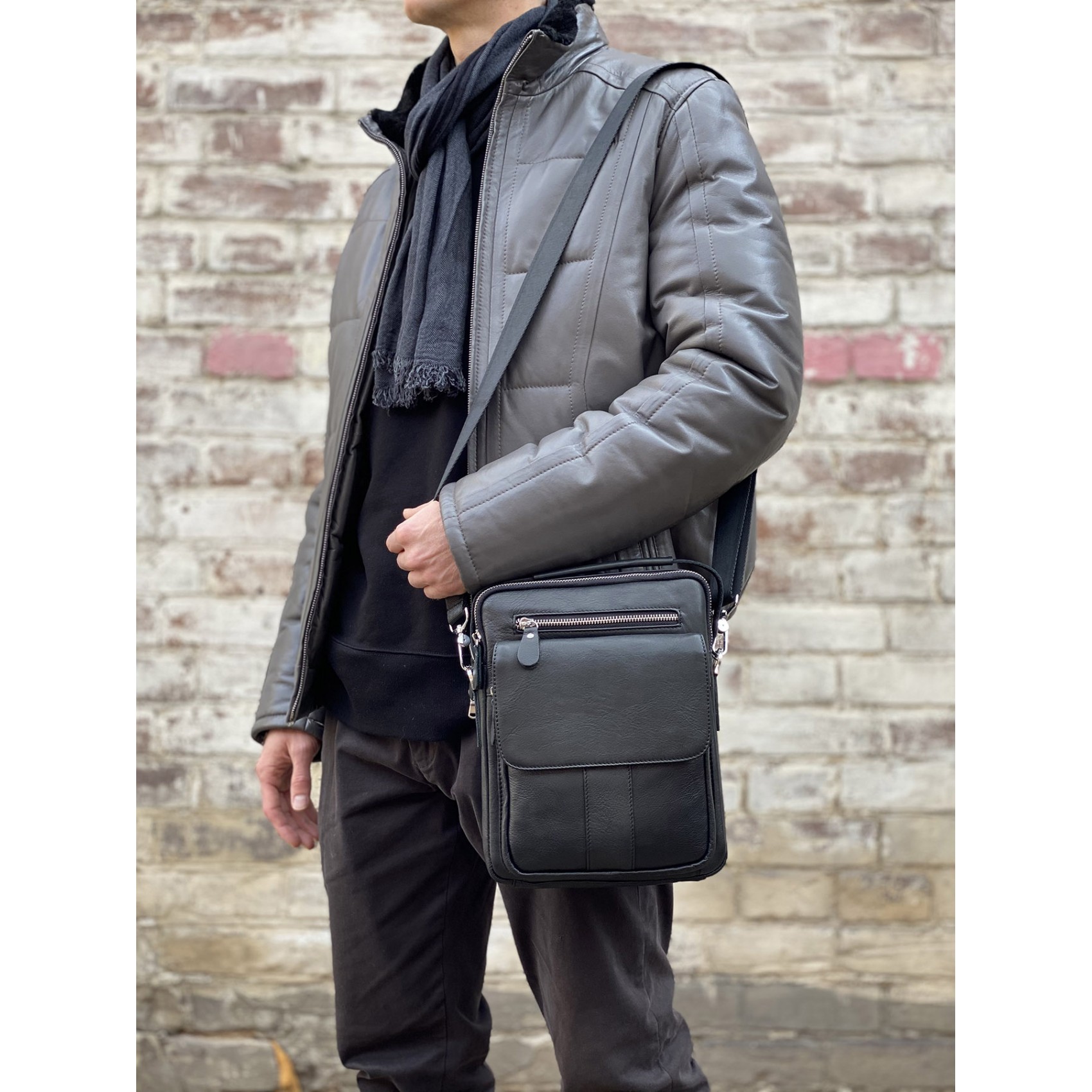 Чоловіча шкіряна сумка Louis через плече чорна