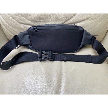 Сумка бананка на пояс серая Vincent фото