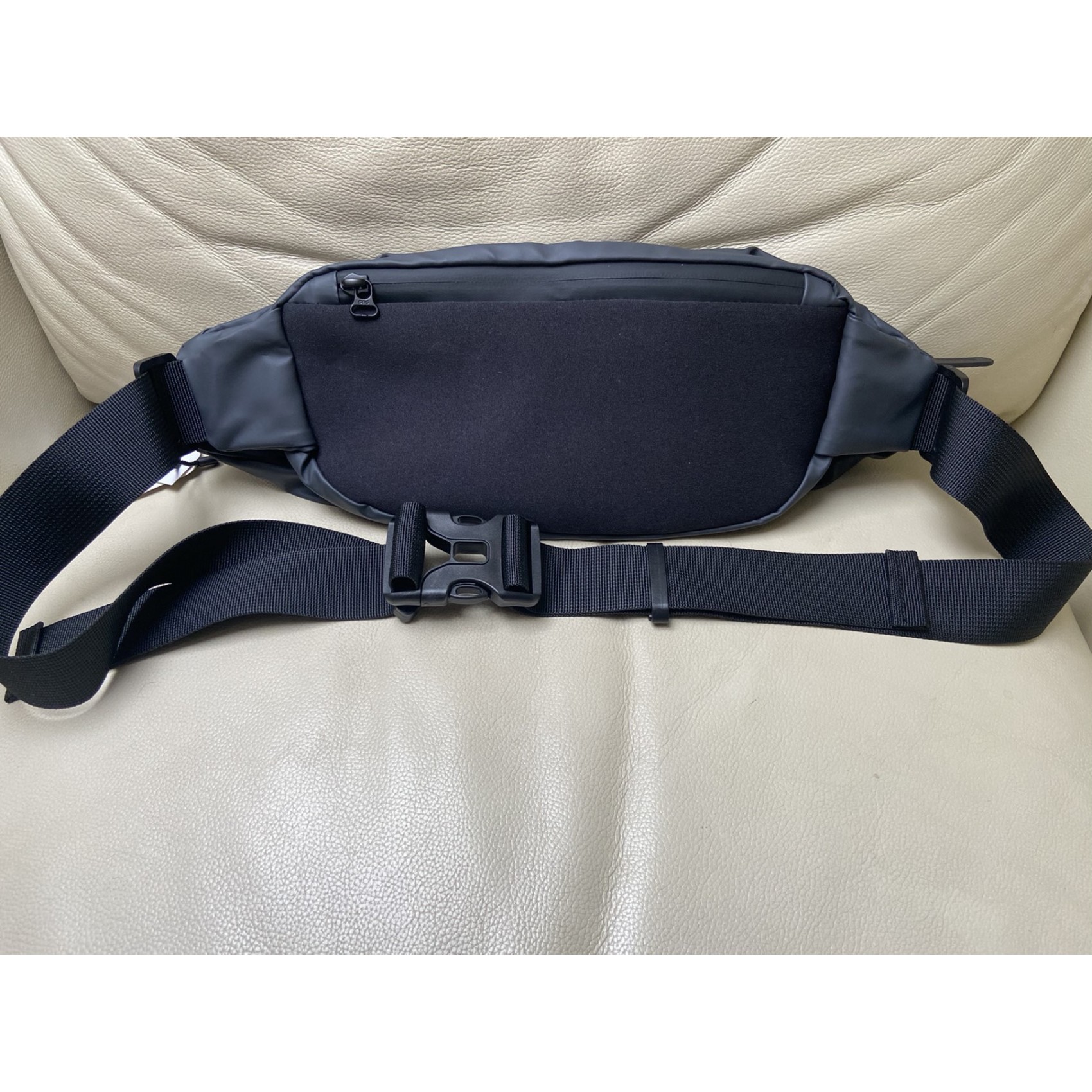 Сумка бананка на пояс сіра Vincent