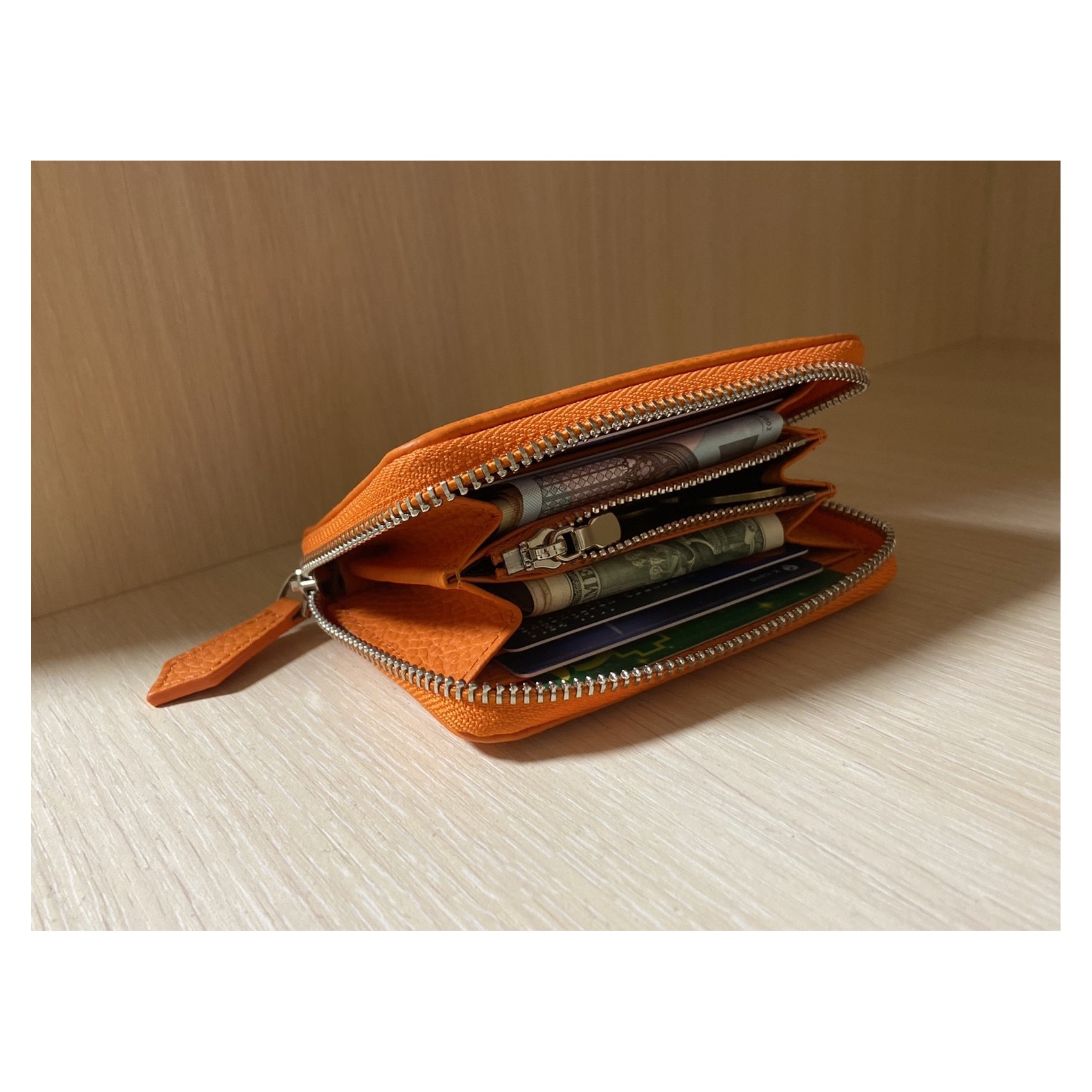 Жіночий шкіряний гаманець на блискавці Diane помаранчевий