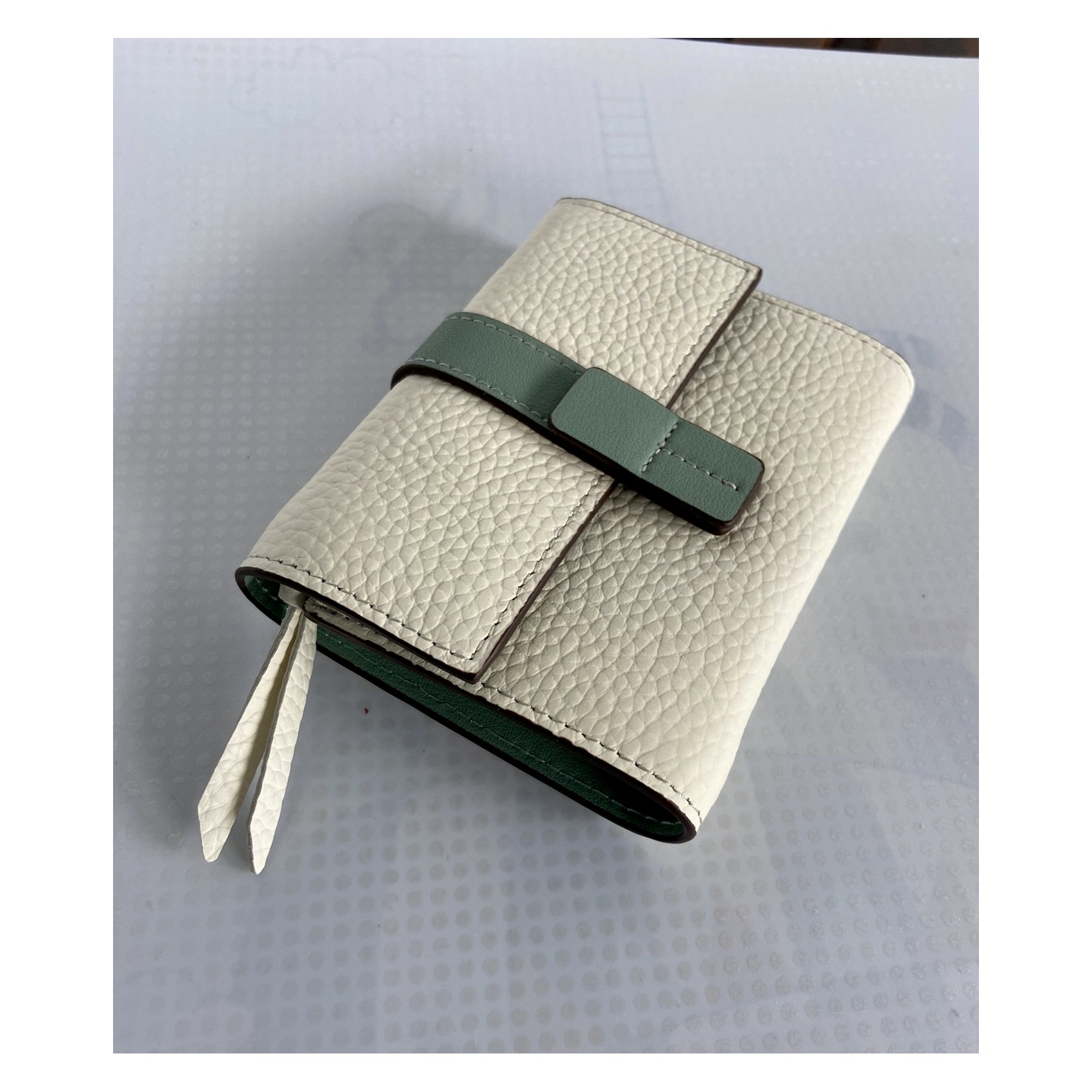 Жіночий шкіряний гаманець Rachel білий