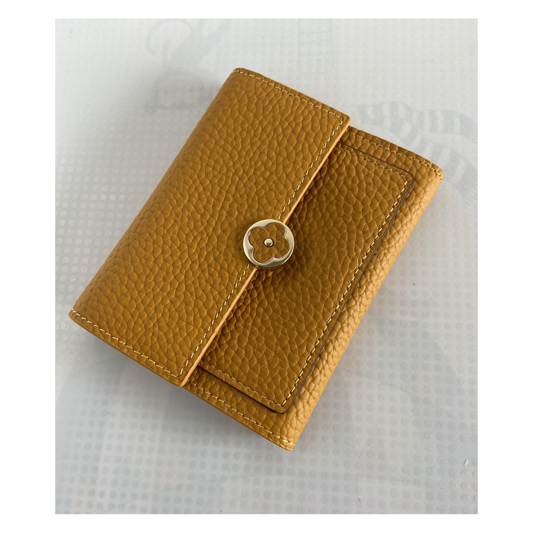 Жіночий шкіряний гаманець Whitney гірчичний