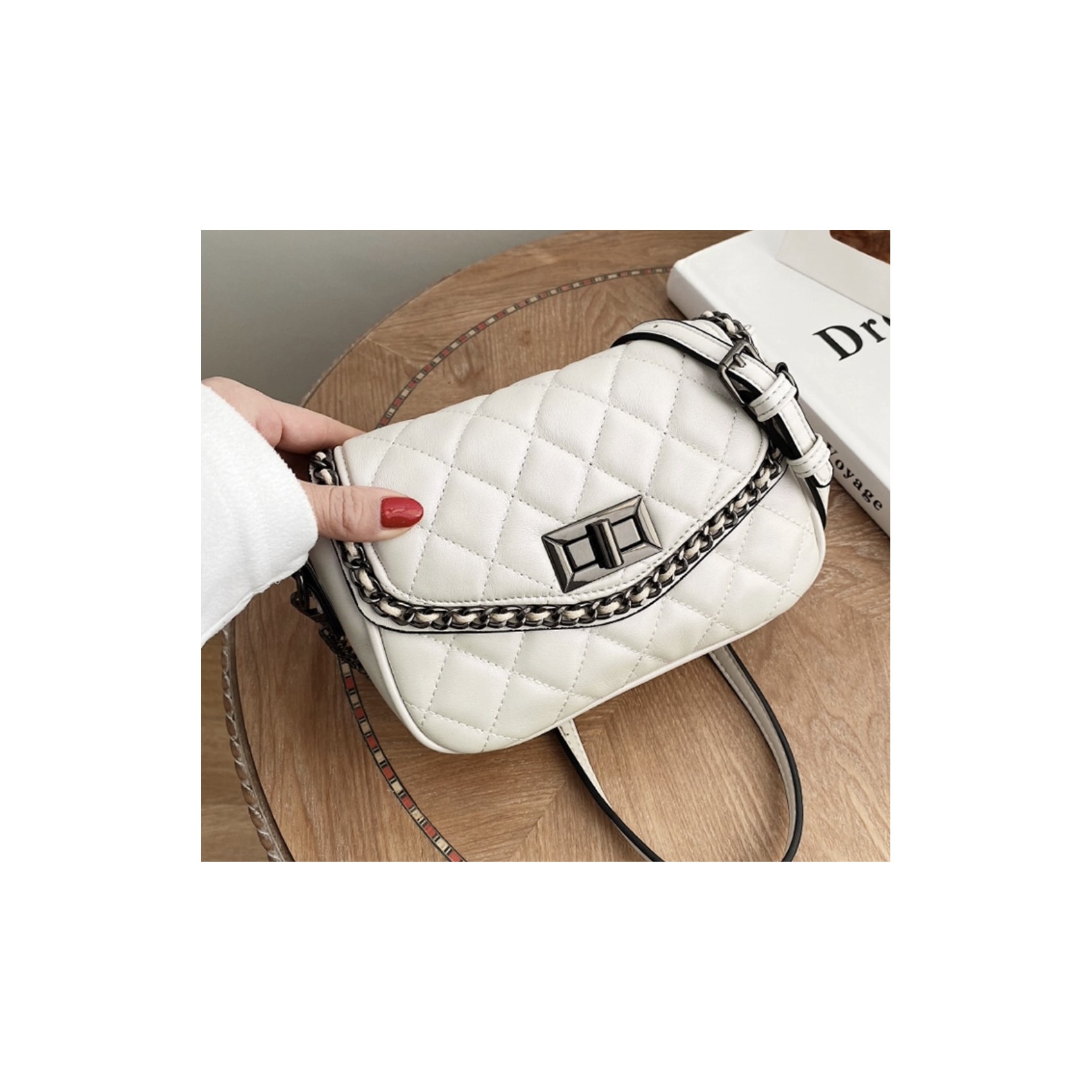 Женская сумка-клатч Beverly белая