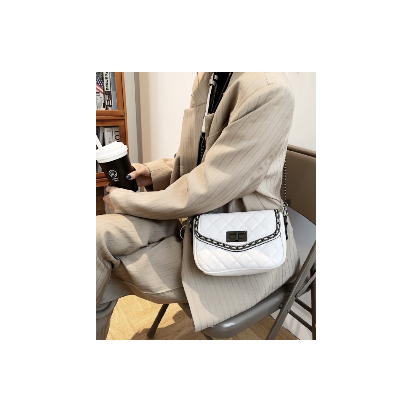 Жіноча сумка-клатч Beverly біла