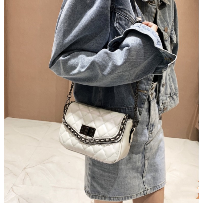 Жіноча сумка-клатч Beverly біла - 8 фото