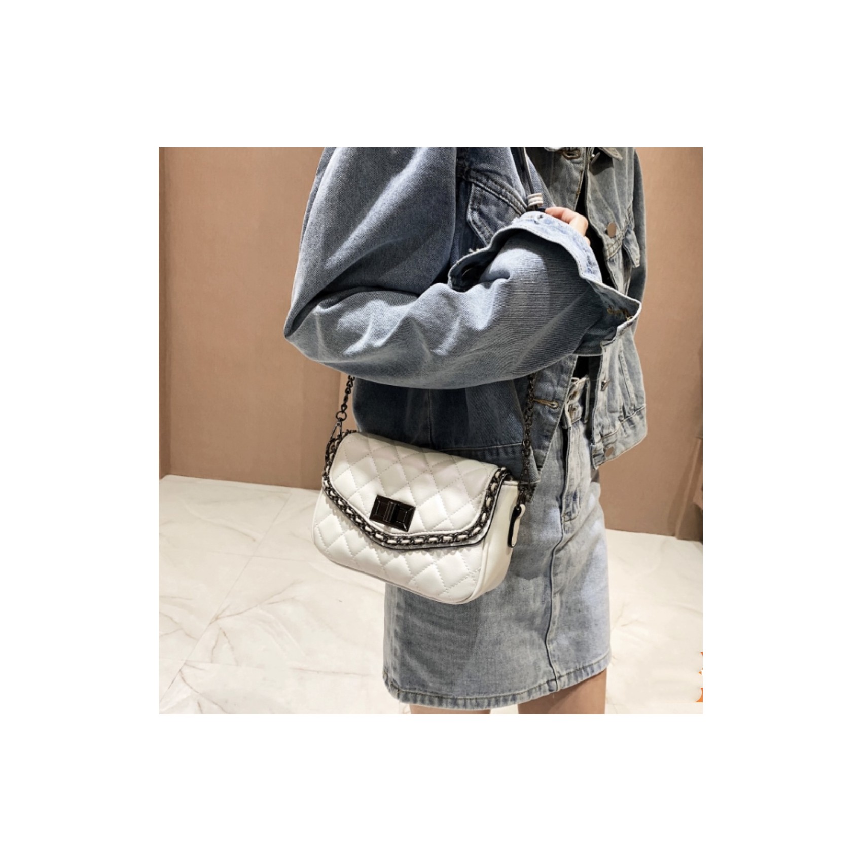 Жіноча сумка-клатч Beverly біла