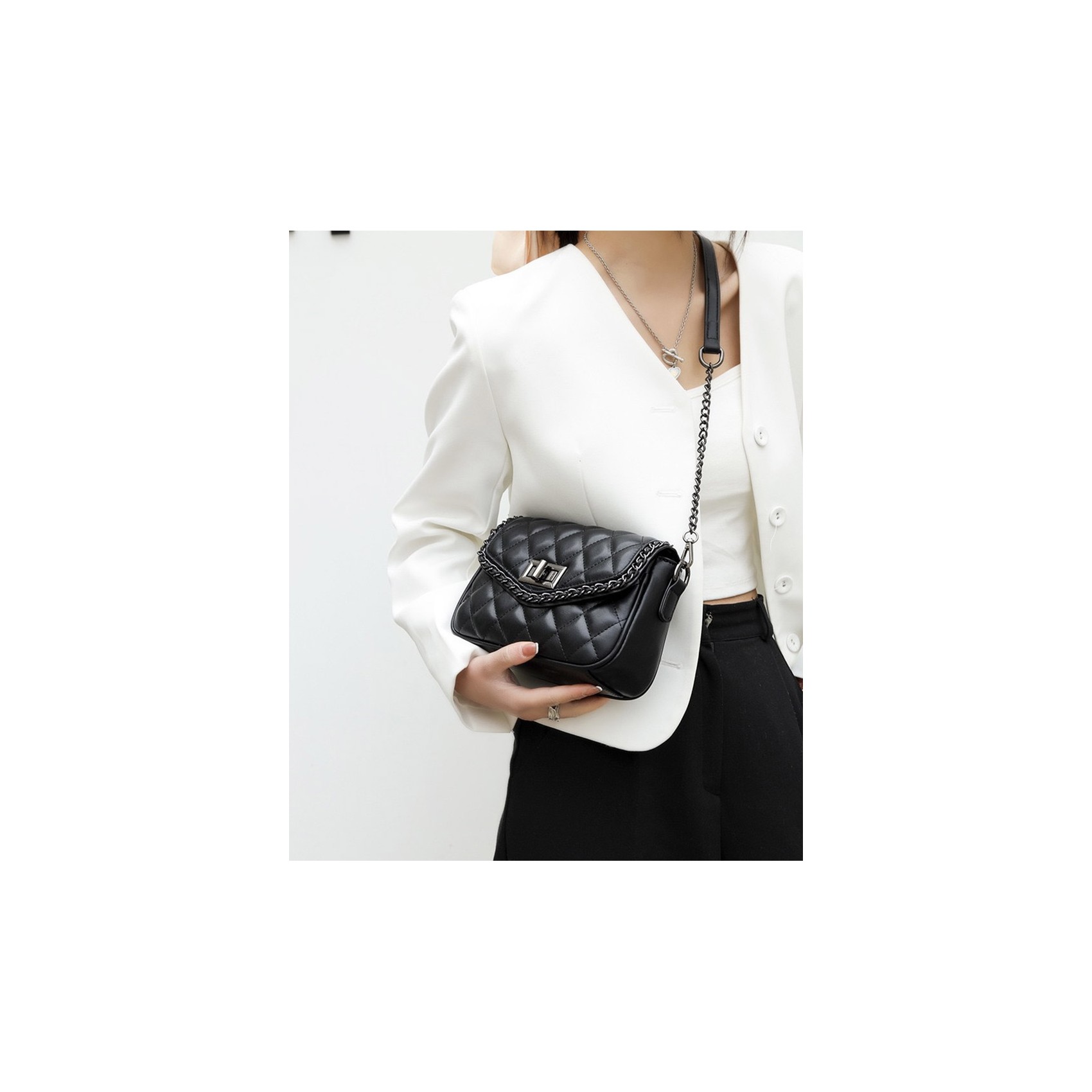 Жіноча сумка-клатч Beverly чорна