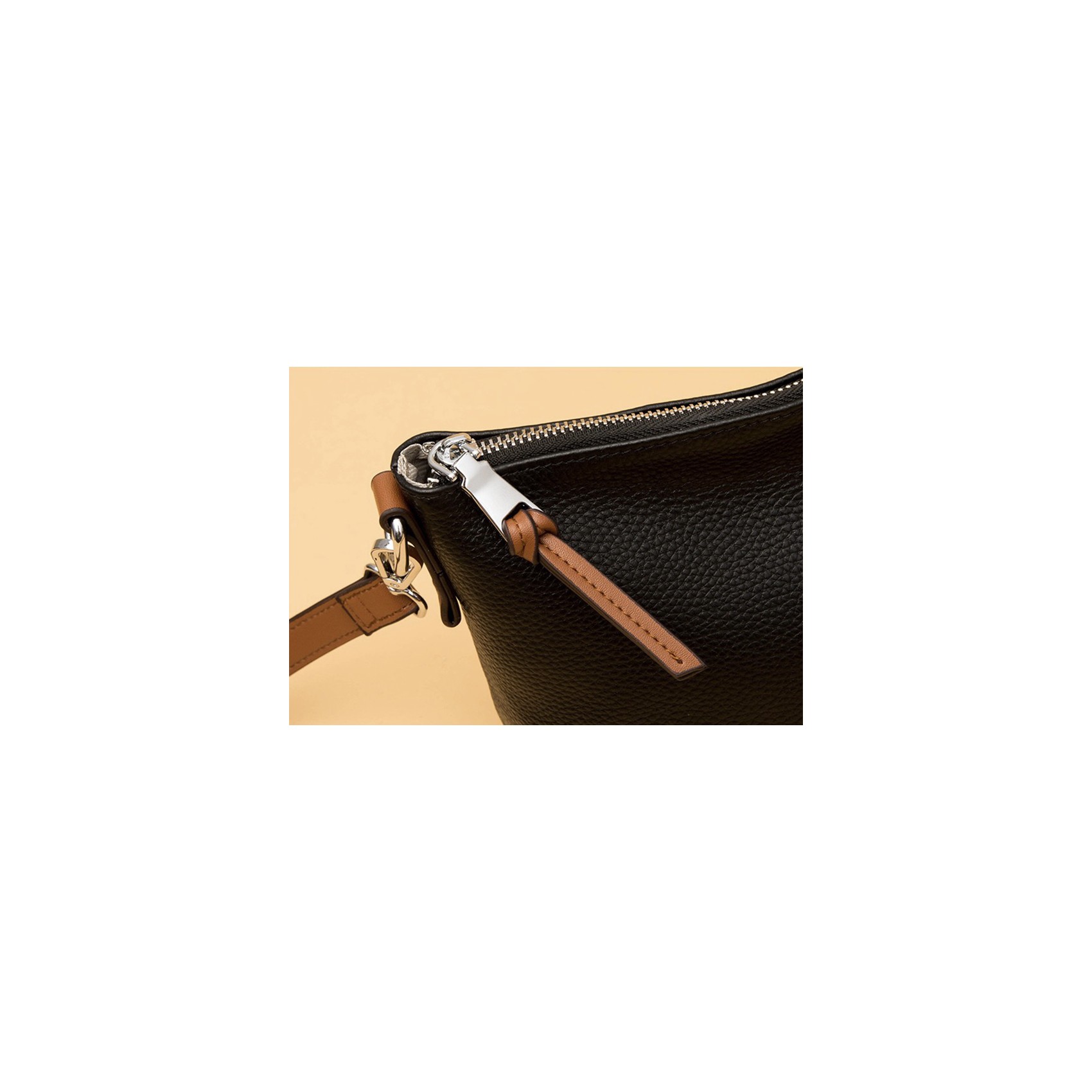 Жіноча шкіряна сумка через плече Molly чорна