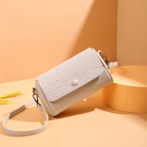 Женская кожаная сумка-клатч Alison молочная