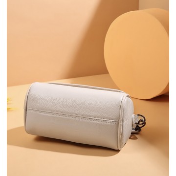 Жіноча шкіряна сумка-клатч Alison молочна фото