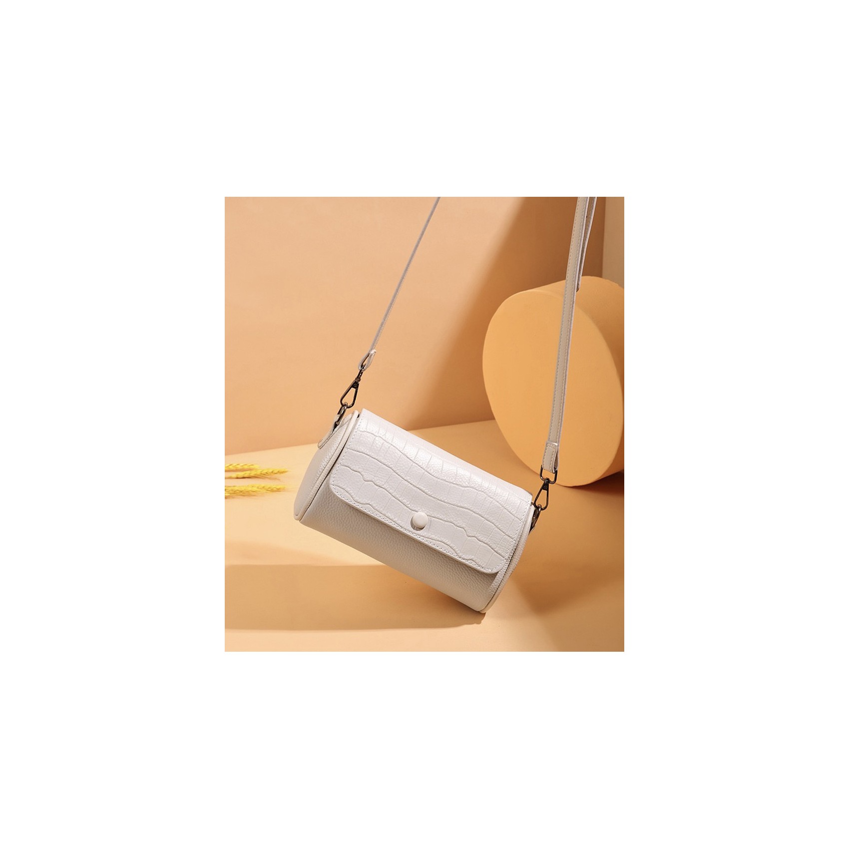 Жіноча шкіряна сумка-клатч Alison молочна