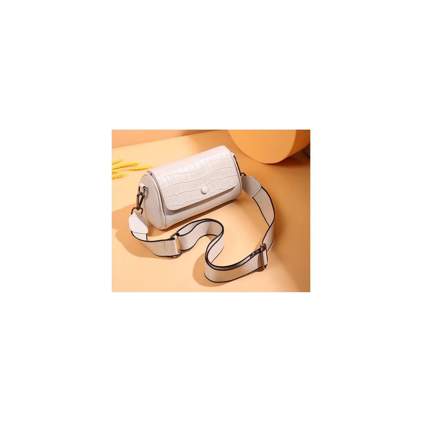 Жіноча шкіряна сумка-клатч Alison молочна