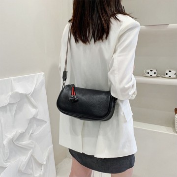 Жіноча шкіряна сумка Alice чорна фото