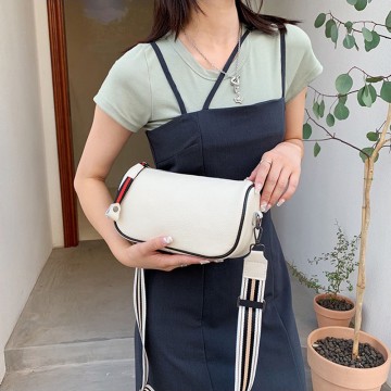 Жіноча шкіряна сумка Alice біла фото