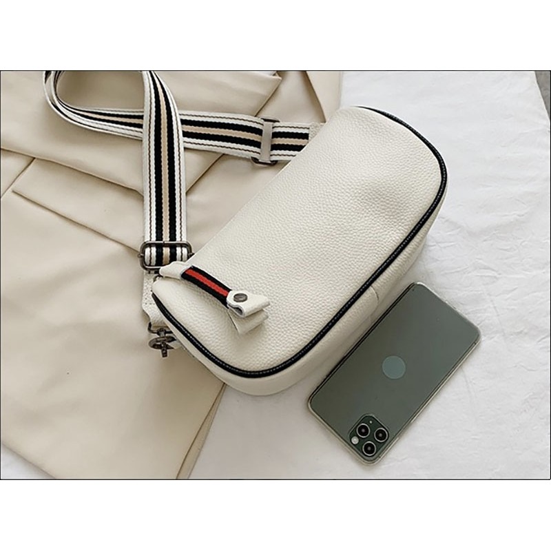 Женская кожаная сумка Alice белая - 15 фото