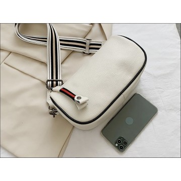 Женская кожаная сумка Alice белая фото