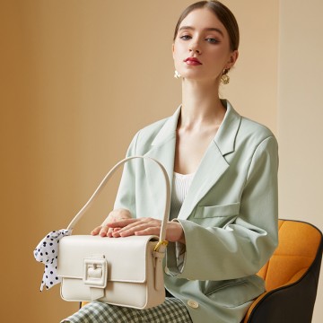 Женская сумка-клатч Katie молочная фото