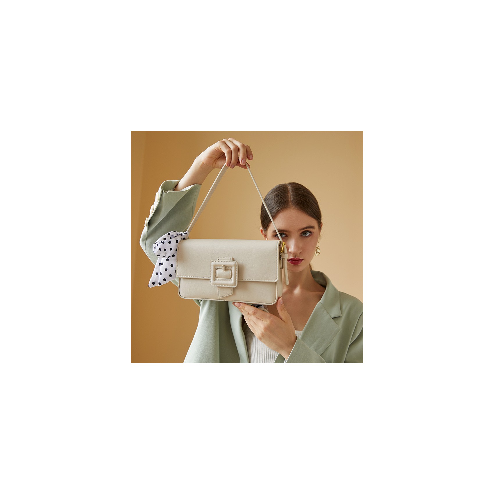 Женская сумка-клатч Katie молочная