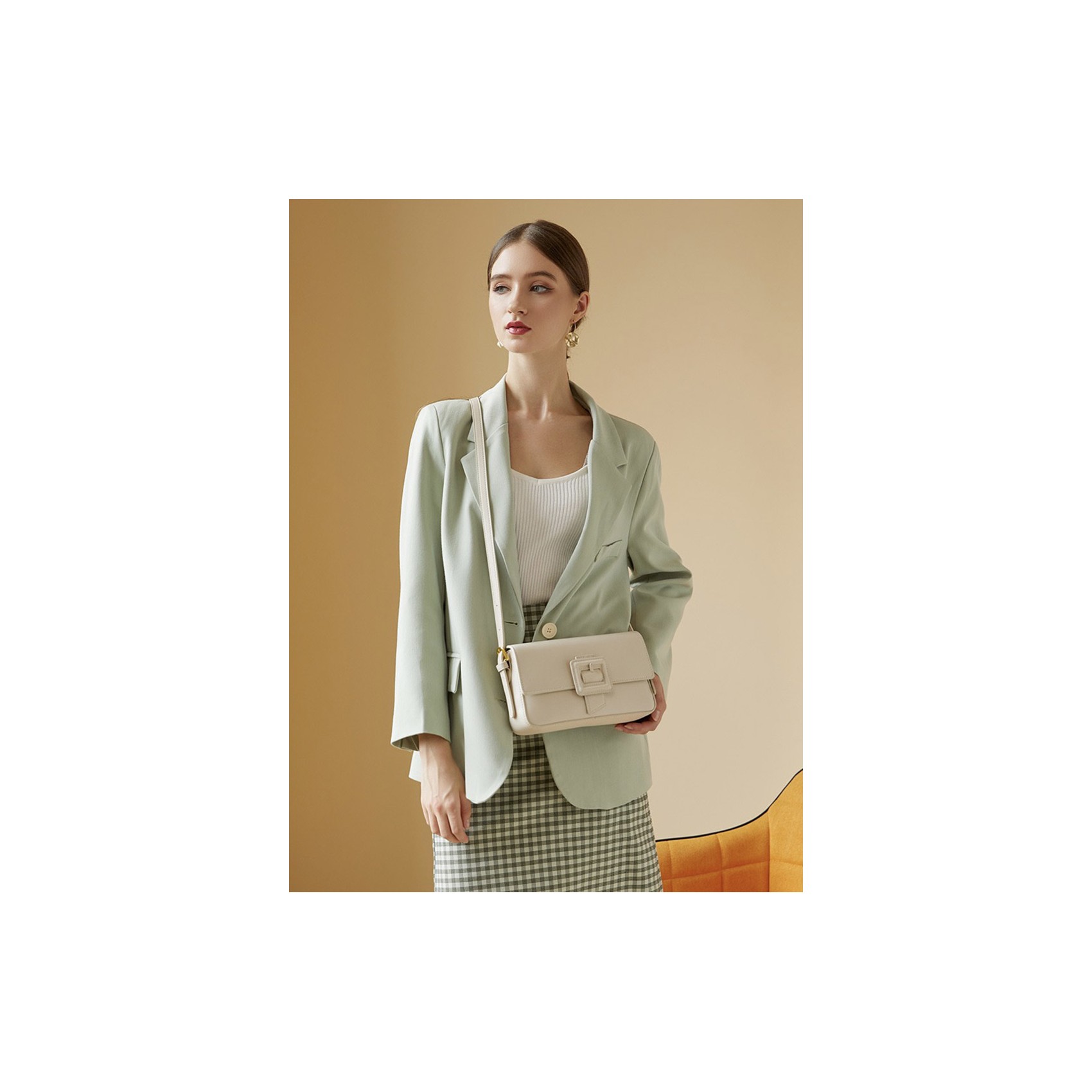 Жіноча сумка-клатч Katie молочна