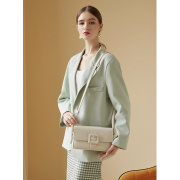 Жіноча сумка-клатч Katie молочна фото