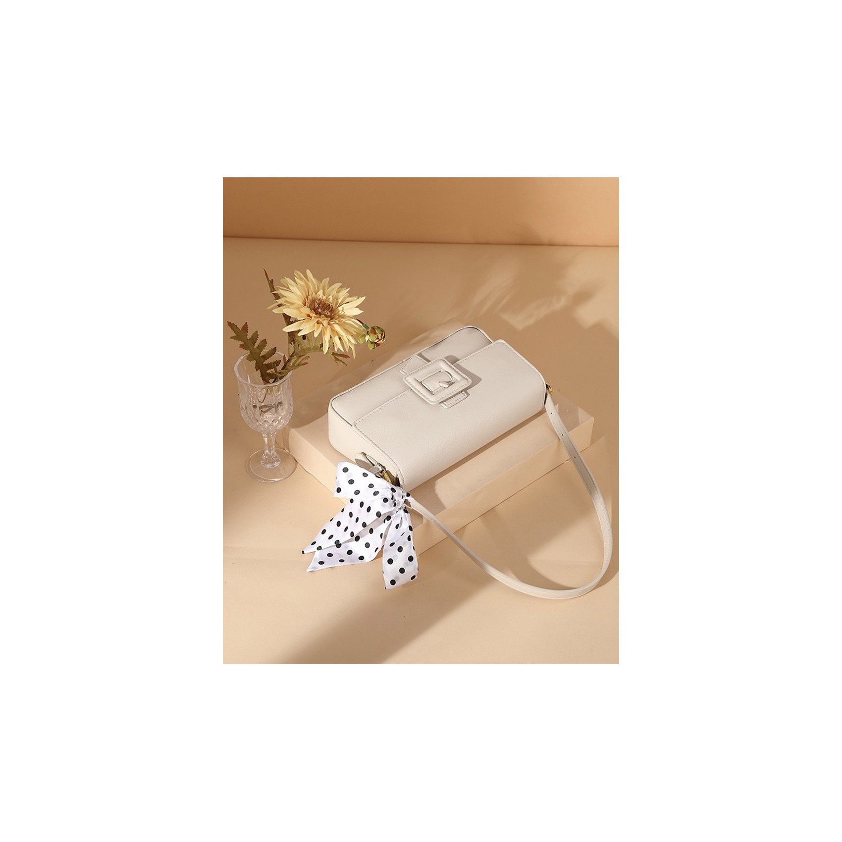 Женская сумка-клатч Katie молочная
