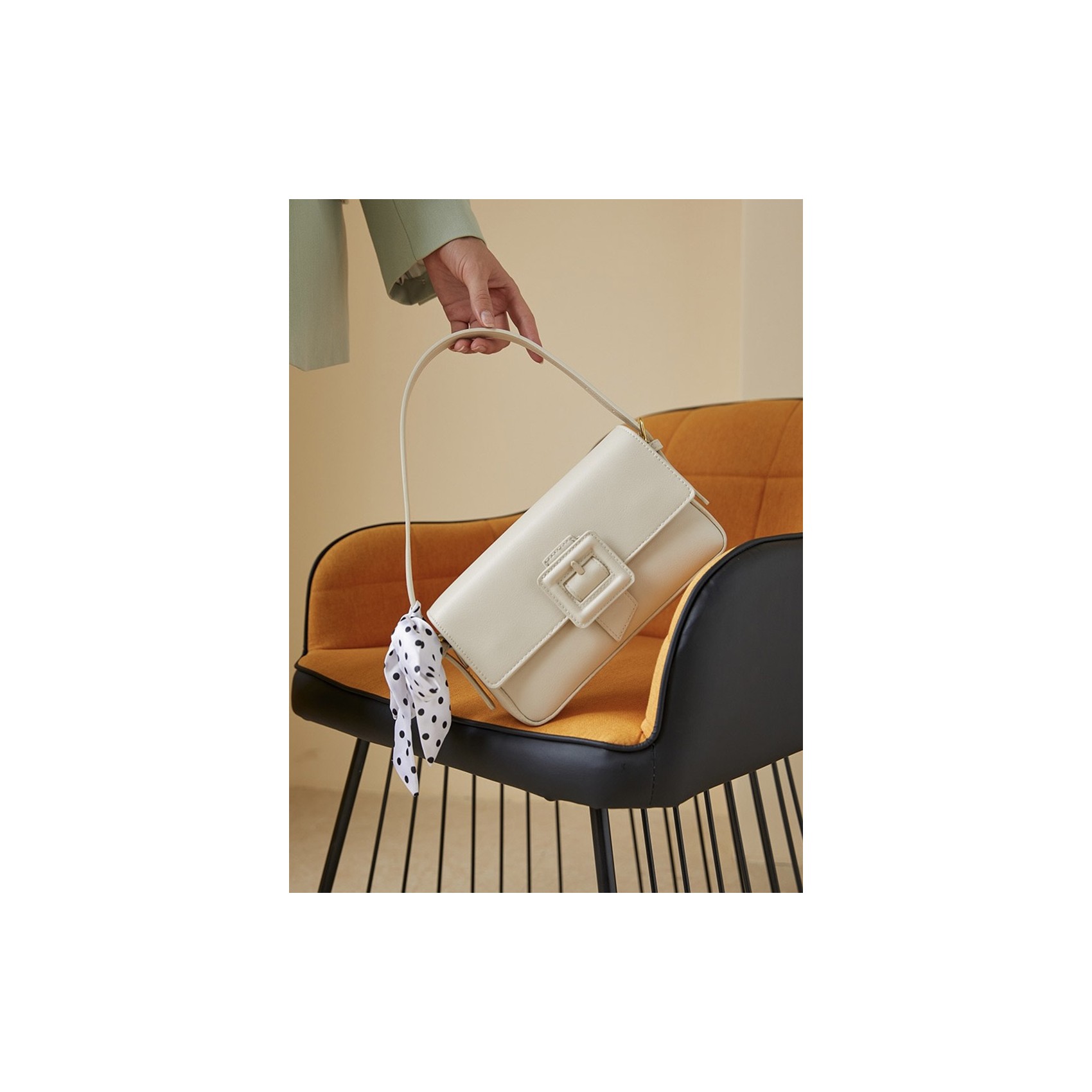 Женская сумка-клатч Katie молочная