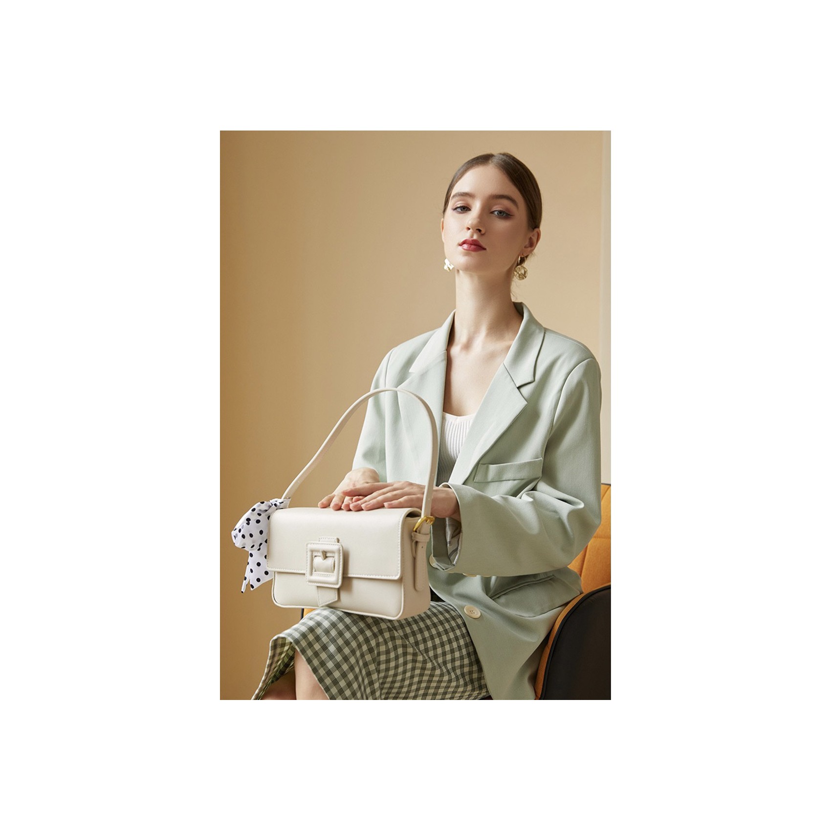 Женская сумка-клатч Katie молочная