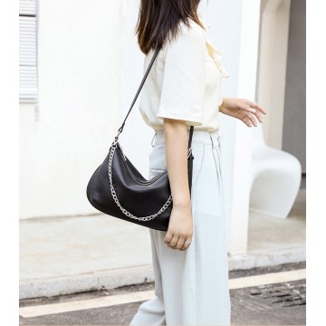 Женская кожаная сумка хобо Donna черная фото