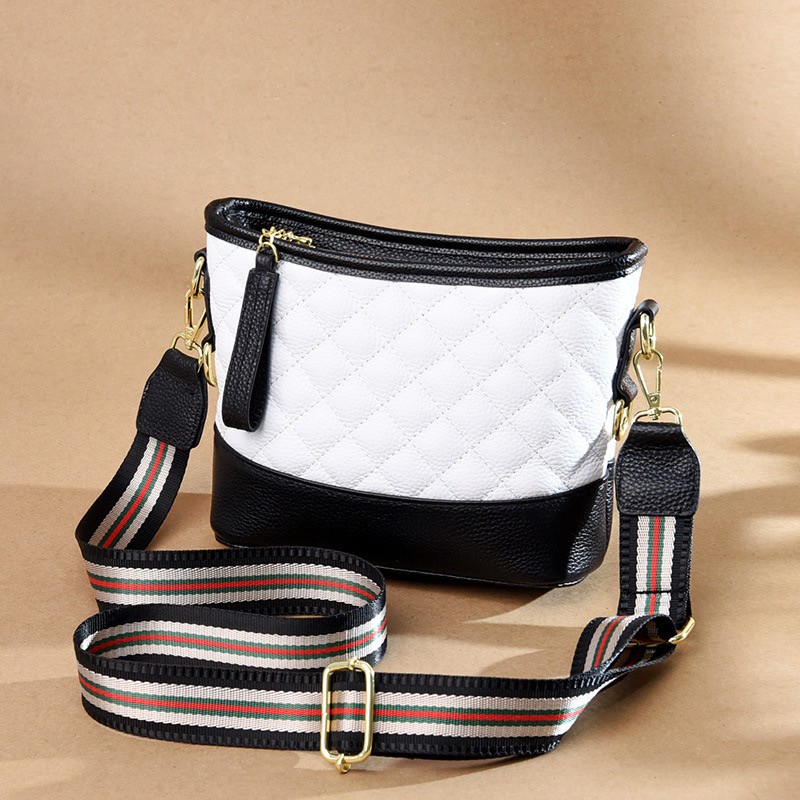 Жіноча шкіряна сумка Janice чорно-біла фото