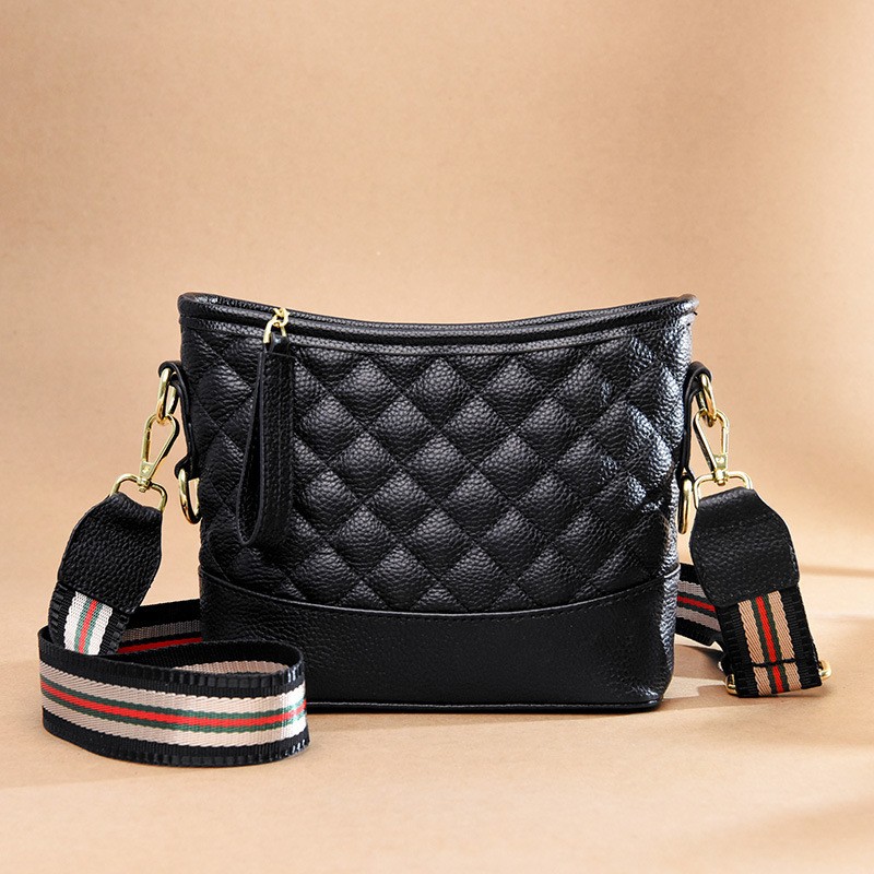 Женская кожаная сумка Janice черная - 1 фото