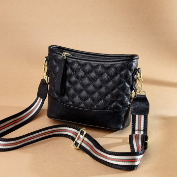 Жіноча шкіряна сумка Janice чорна фото