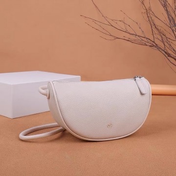 Жіноча шкіряна сумка Megan молочна фото