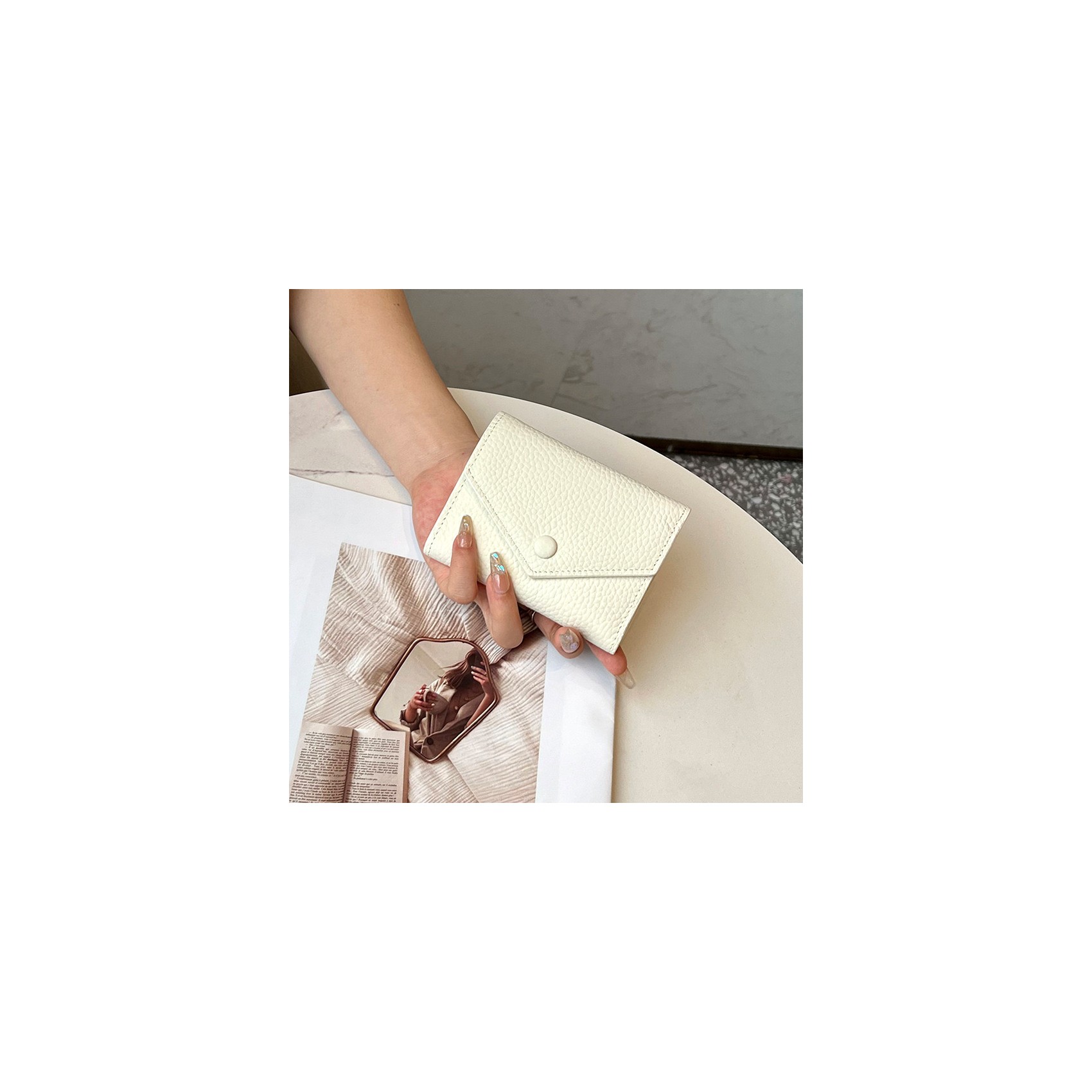 Жіночий шкіряний гаманець Ellie білий