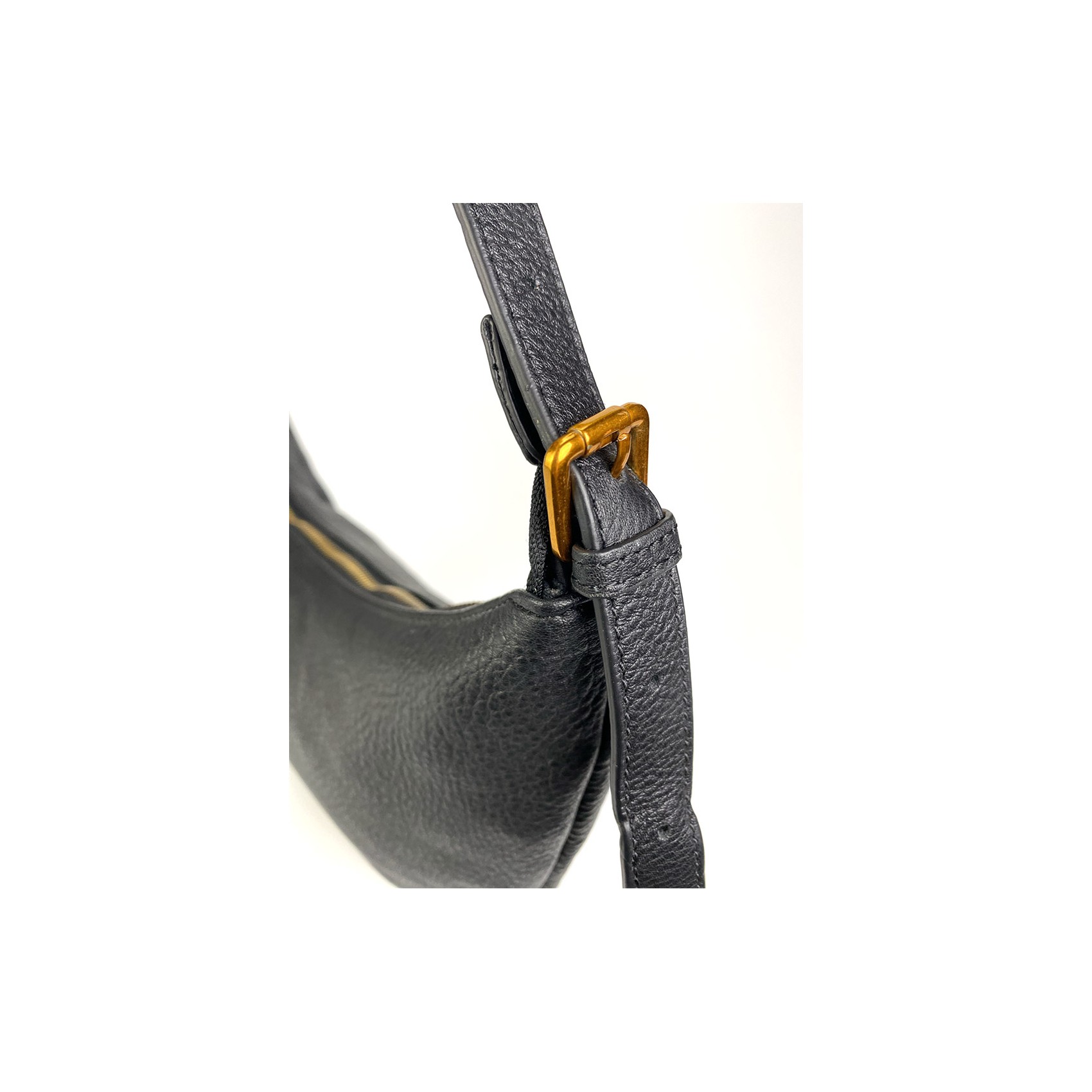 Женская кожаная сумка хобо Jennifer черная