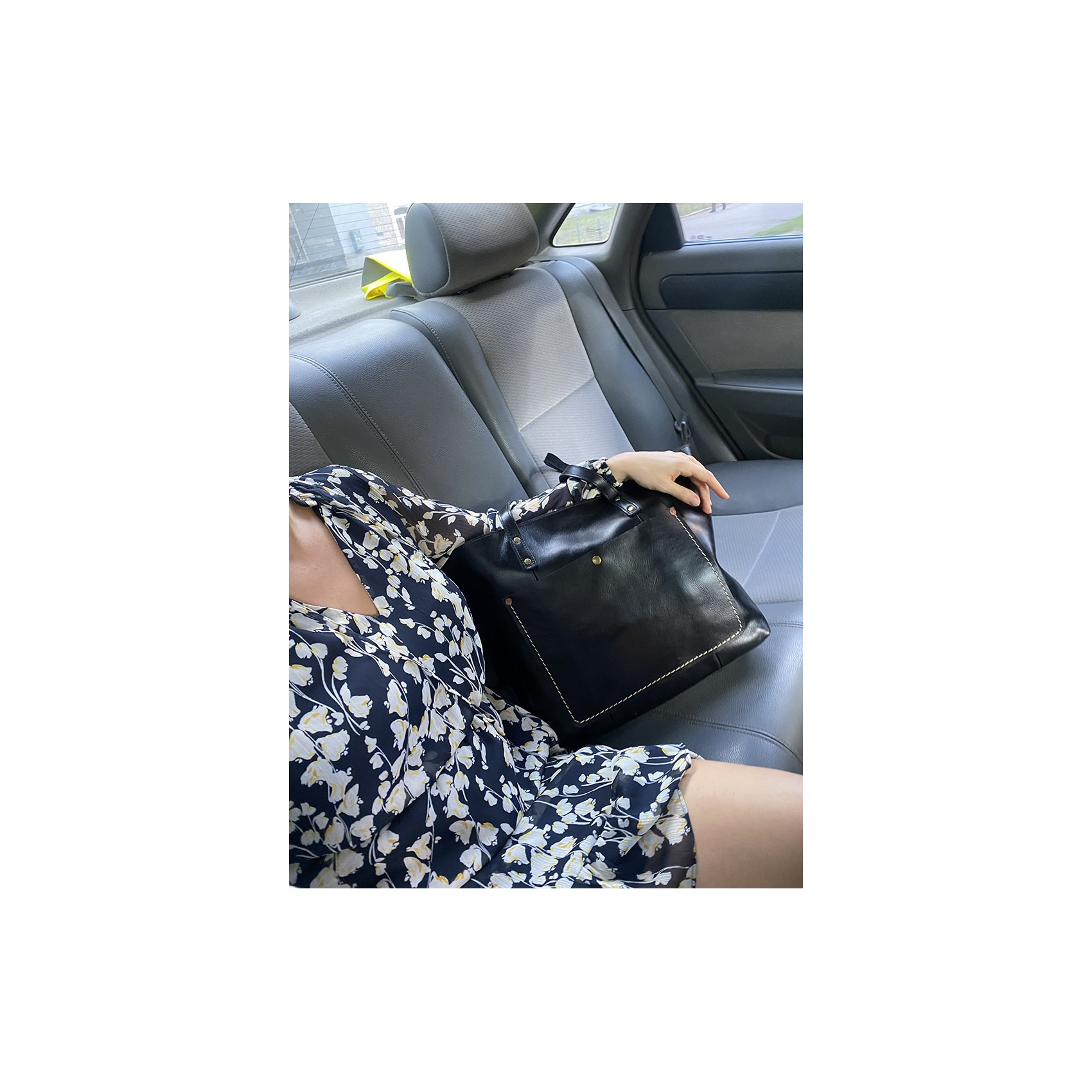 Женская кожаная сумка Carrie черная