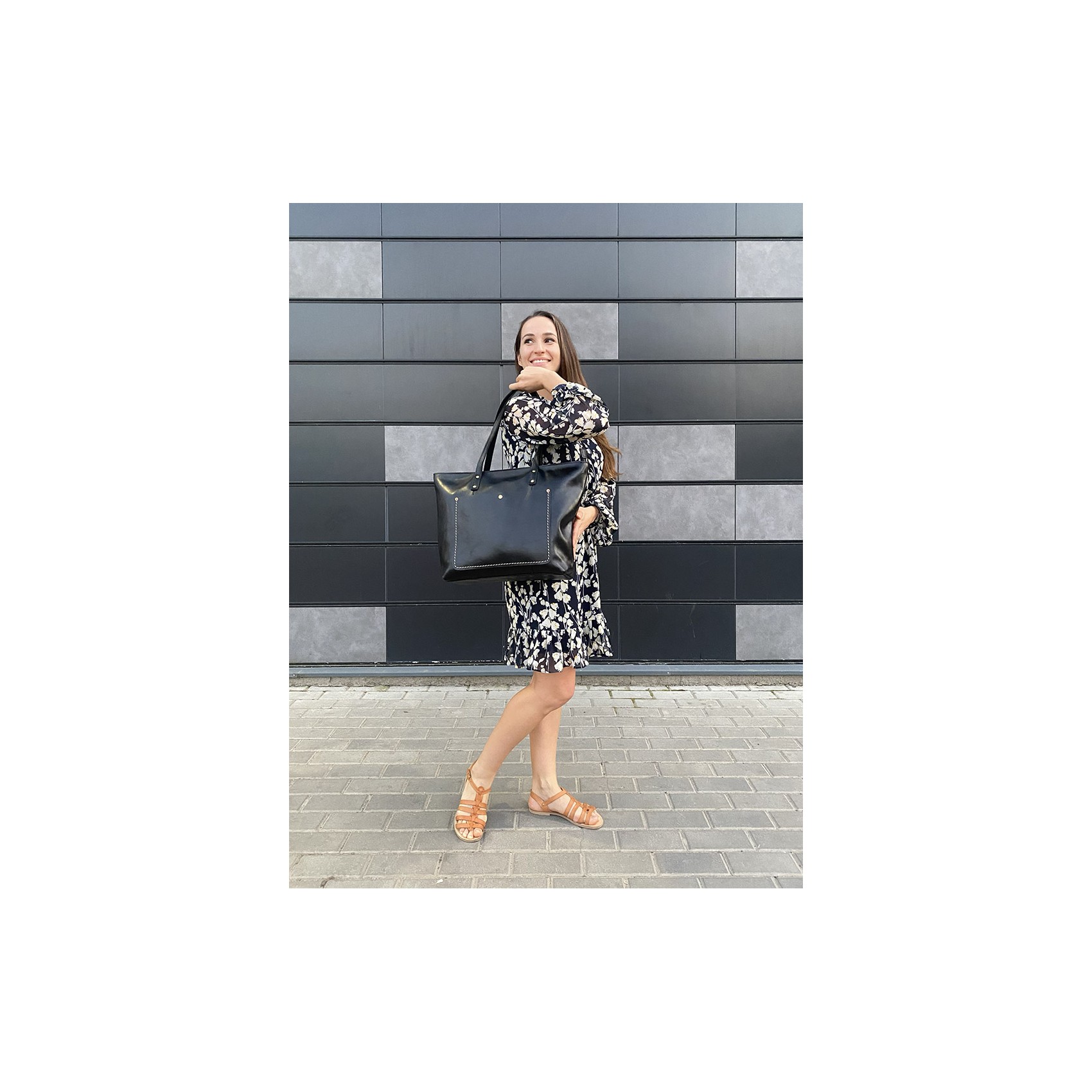 Женская кожаная сумка Carrie черная