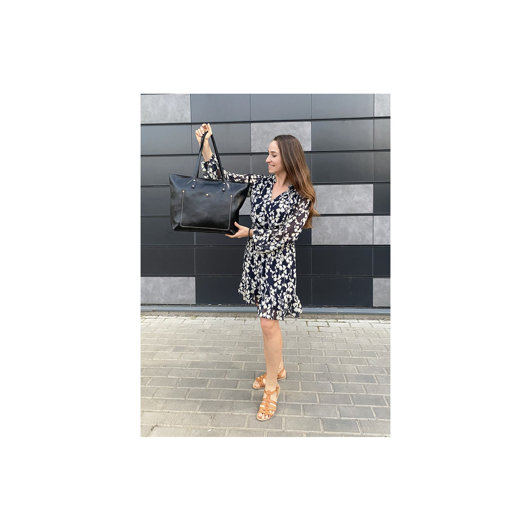 Женская кожаная сумка Carrie черная