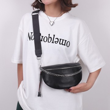 Женская кожаная сумка бананка на плечо Maureen черная фото