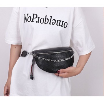 Женская кожаная сумка бананка на плечо Maureen черная фото