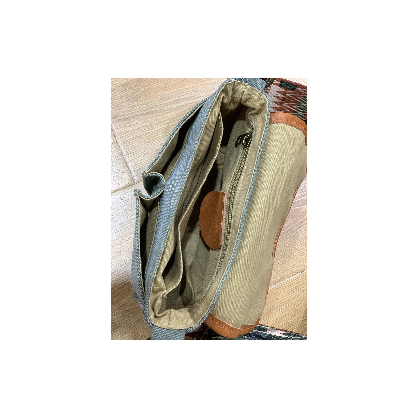 Жіноча сумка через плече Peggy з орнаментом хакі