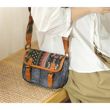 Жіноча сумка через плече Peggy з орнаментом графіт фото