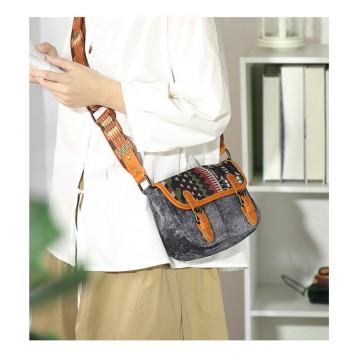 Жіноча сумка через плече Peggy з орнаментом графіт фото